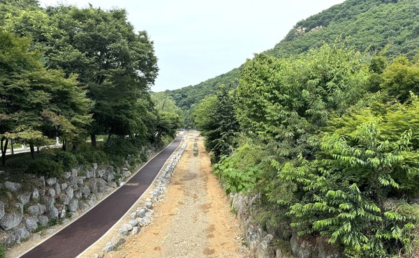 ▲ 수암천 산책로 전경.