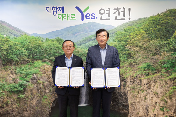 ▲ 연천군과 전곡고 자공고 2.0 운영 업무협약 체결 모습.