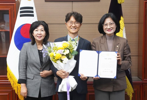 ▲ 6월 칭찬공무원 선정 기념사진.