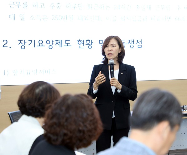 ▲ 수원시의회 사정희 의원, 정책토론회 모습.