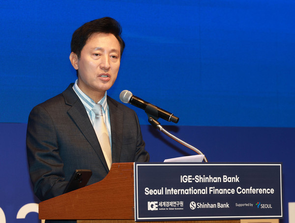 ▲ 오세훈 서울시장이 지난달 28일 오전 서울 중구 롯데호텔 서울 크리스탈볼룸에서 열린 '서울국제금융컨퍼런스' 개회식에서 축사를 하고 있다.
