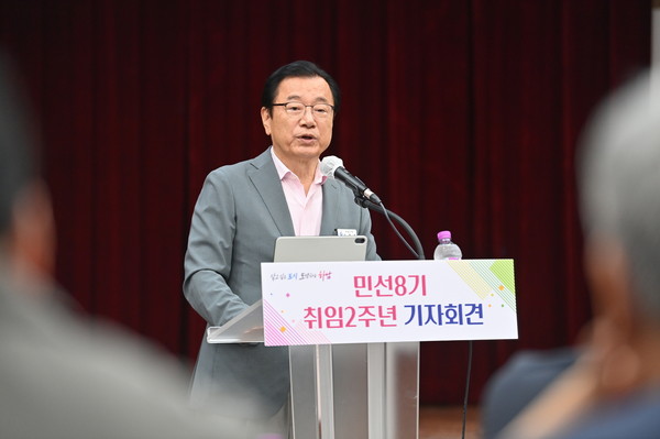 ▲ 이현재 하남시장이 '민선8기 취임 2주년 기자회견'에서 성과·과제를 브리핑하고 있다.