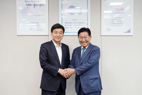 ▲ 방세환 광주시장(왼쪽)과 박종범 월드옥타 회장(오른쪽).