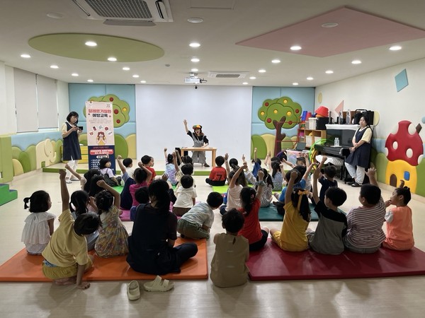 ▲ 아토피, 천식 안심학교 찾아가는 동화구연 교육 운영 모습.