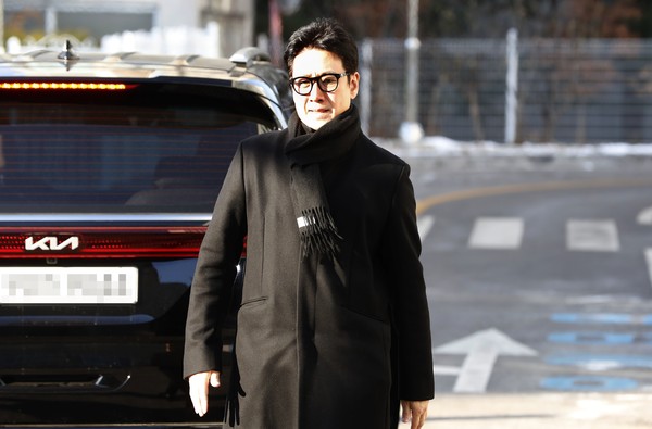 ▲ 마약 투약 혐의로 입건된 배우 이선균씨가 지난해 12월 23일 오전 인천 남동구 인천 논현경찰서에 출석하고 있다.