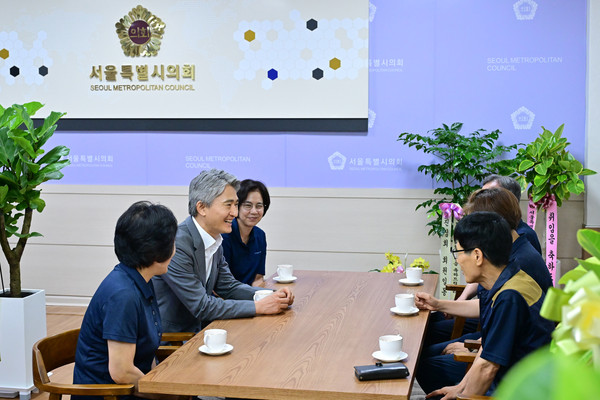▲ 김인제 부의장, 청소노동자 소통간담회 모습.