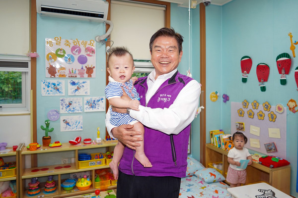 ▲ 어린이집을 방문한 이필형 동대문구청장.