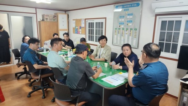▲ 이채명 경기도의원(민주·안양6)과 안양 지역단체는 10일 경찰청 ‘중심지역관서’ 시범사업 백지화를 요구했다.