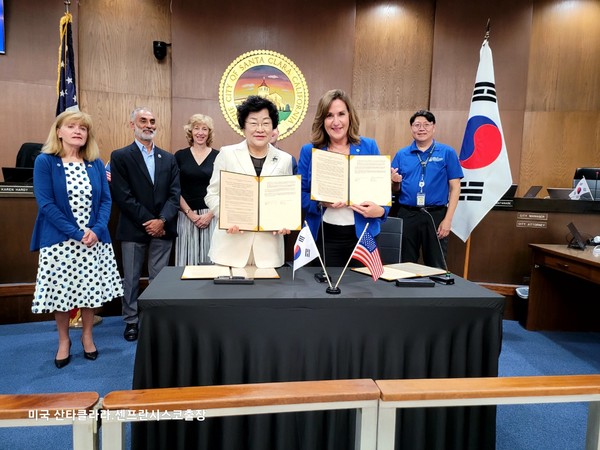 ▲ 이천시와 미국 캘리포니아주 산타클라라시청 우호 결연 협약 체결 모습.