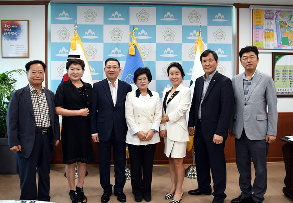 ▲ 미추홀구의회 ‘주민자치 활성화를 위한 간담회’ 개최 단체사진.