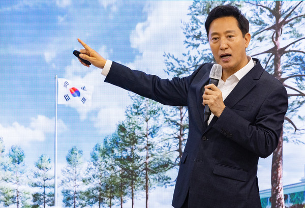 ▲ 오세훈 시장, 광화문 100m 태극기 게양대 관련 기자설명회. /뉴시스