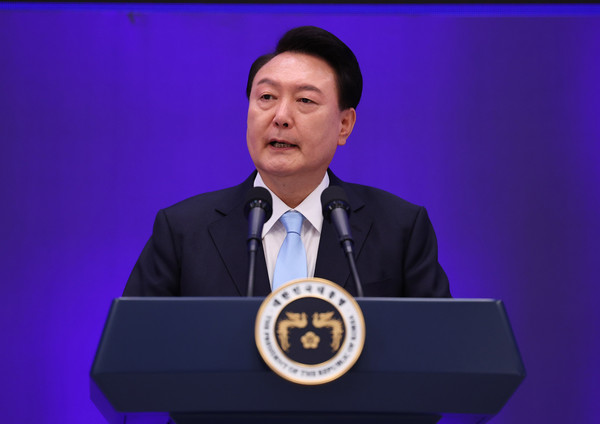▲ 윤석열 대통령이 제1회 북한이탈주민의 날 기념식에서 기념사를 하고 있다. /뉴시스