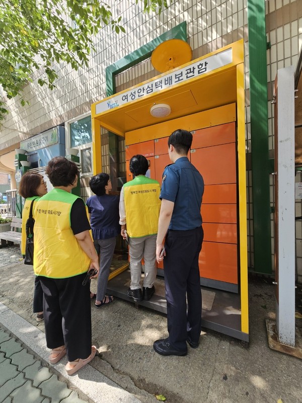 ▲ 계양구 관내 무인안심택배함 점검 실시 모습.
