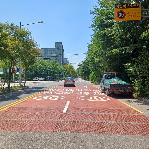 ▲ 잠현초교 (파크리오224동앞) 시공완료 후 모습.