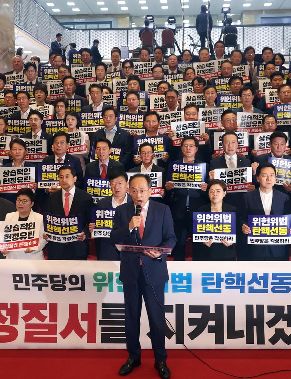 ▲ 추경호 국민의힘 원내대표가 17일 오전 서울 여의도 국회에서 열린 '민주당 의회독재 규탄대회'에서 발언을 하고 있다. /뉴시스