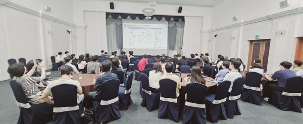 ▲ 용인도시공사 신경철 사장 ‘대한민국 도시건설의 역사와 미래’ 특강 모습.