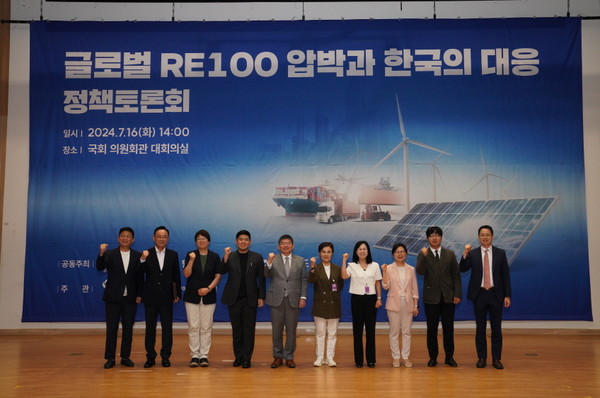 ▲ 파주시 기초자치단체 RE100 대표로 정책 토론회 참가 모습.