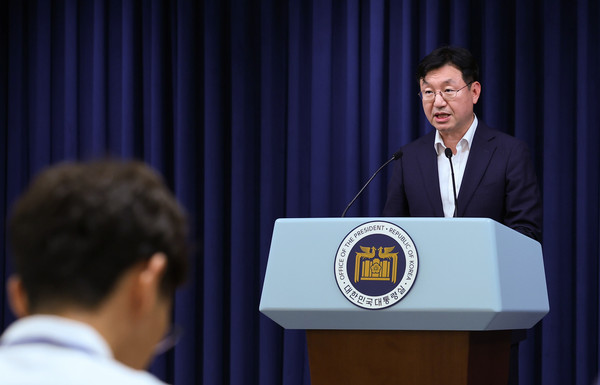 ▲ 성태윤 정책실장이 체코 신규 원전 우선협상대상자 선정 관련 브리핑을 하고 있다. /뉴시스