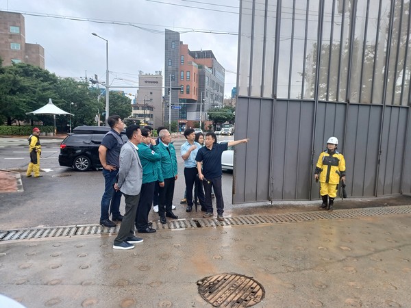 ▲ 윤환 계양구청장 집중호우 취약지 현장 점검 실시 모습.