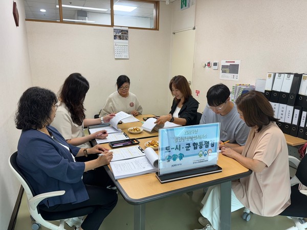 ▲ 경기도노인맞춤돌봄지원센터 응급안전안심서비스 도-시군 합동점검 사진.