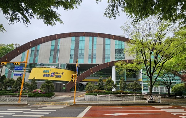 ▲ 군포시 어린이도서관 전경.