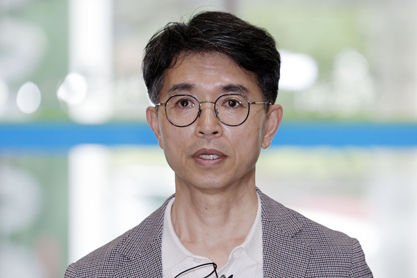 ▲ 김완섭 환경부 장관 후보자가 지난 5일 서울 영등포구 이룸센터에 마련된 인사청문회 준비 사무실로 출근하며 소감을 말하고 있는 모습. /뉴시스