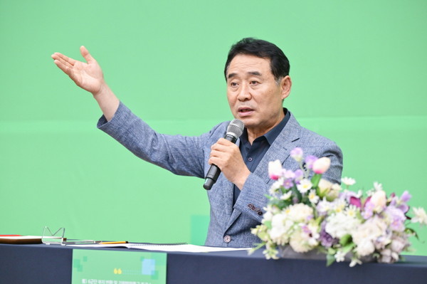 ▲ 백영현 포천시장이 ‘옛 6군단 부지 반환 및 기회발전특구 토크쇼’에서 발언하고 있다.