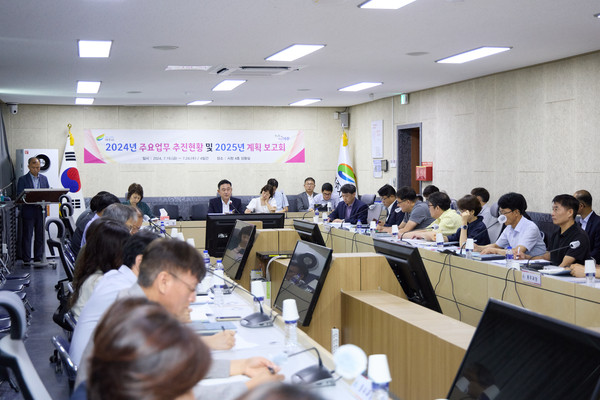 ▲ 여주시 2024년 주요 업무 추진 현황 및 2025년 계획 보고회 개최 모습.
