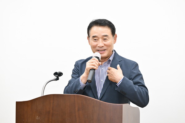 ▲ 백영현 포천시장이 '웰다잉 특강'을 진행하고 있다.
