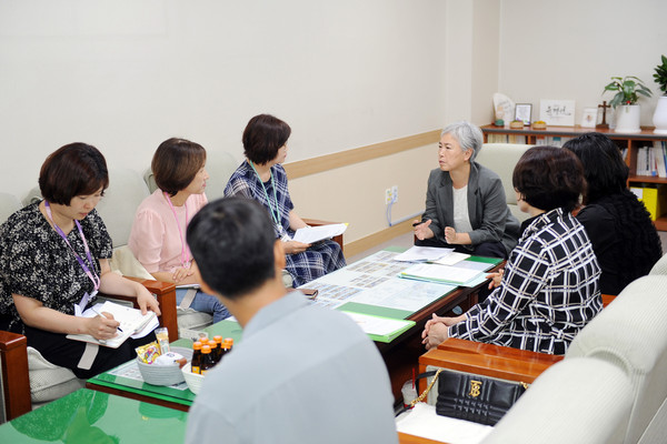▲ 윤경선 의원 ‘원생 감소 시립 어린이집 대상 간담회’ 진행 사진.