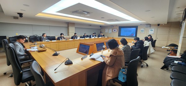 ▲ 지난 2월 과천시 환경정책위원회 개최 모습.