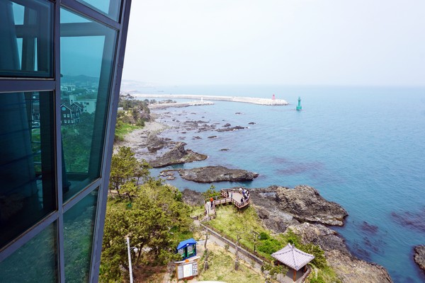 ▲ 주상절리 파도소리길 전망대에서 내려다 본 전경.