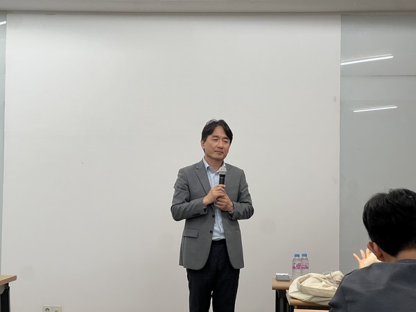 ▲ 25일 오후 서울 강남구 삼성동 위메프 본사에서 류화현 대표가 기자회견을 열고 정산·환불금 미지급 사태 해결방안 에 대해 설명하고 있다. /뉴시스