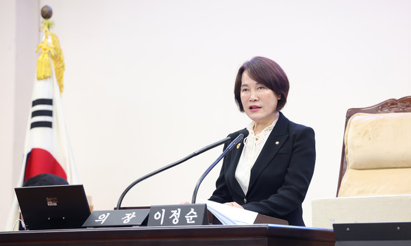 ▲ 이정순 의장이 제296회 임시회를 진행하고 있다.