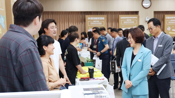 ▲ 사회적경제 공공구매 매칭데이 행사에 참석한 김보라 안성시장.