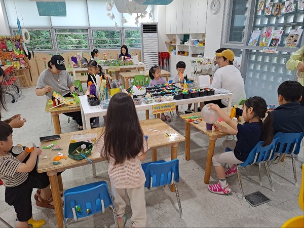 ▲ 지난해 창의예술놀터 여름방학 프로그램 운영 모습.