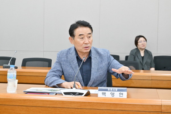 ▲ 백영현 포천시장이 태봉근린공원 공원조성계획 변경 및 실시설계 용역 착수보고회를 주재하고 있다.