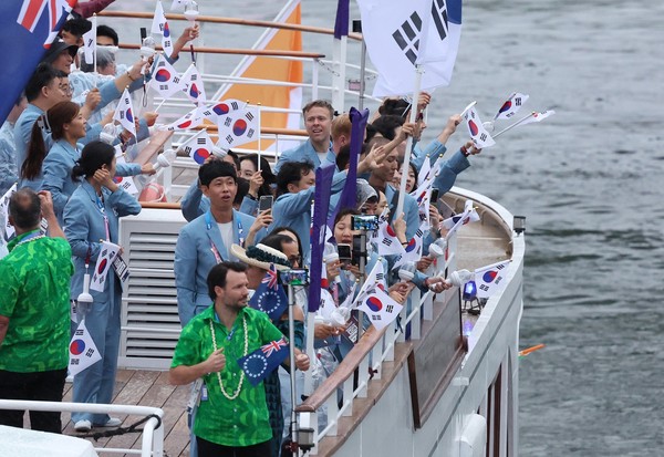 ▲ 삼성전자가 ‘2024 파리 올림픽’ 개막식을 갤럭시 S24 울트라를 통해 새로운 시청 경험을 제공했다.