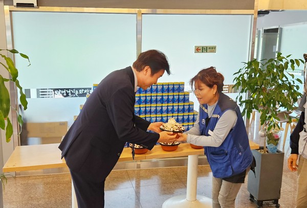 ▲ 광명도시공사 서일동 사장, 혹서기 현장직원 격려 모습.