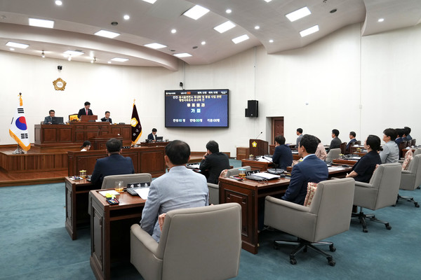 ▲ 하남시의회는 7월 26일 제332회 임시회 제2차 본회의에서 ‘동서울변전소 옥내화 및 증설 사업 관련 행정사무조사 요구의 건’에 대해 만장일치로 가결 처리했다.