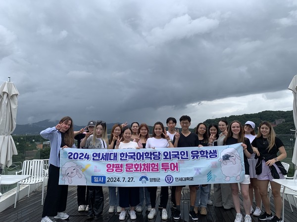 ▲ 양평군 연세대 한국어학당 외국인 학생 양평 문화체험 투어 진행 모습.