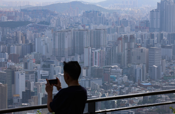 ▲ 지난 26일 오전 서울 중구 남산에서 서울 아파트 단지가 보이고 있다.