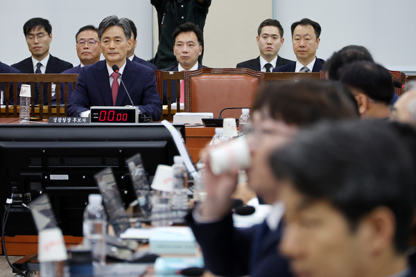 ▲ 의원 질의 듣는 조지호 경찰청장 후보자. /뉴시스