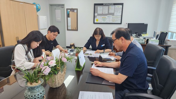 ▲ 거제시 보건소 찾은 중구 의료서비스개선연구회.