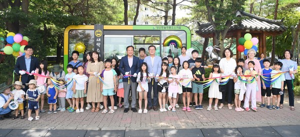 ▲ 오산시 영유아 등하원쉘터 새싹스테이션 6호 개소식 개최 모습.