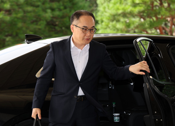 ▲ 이원석 검찰총장이 지난달 26일 오전 서울 서초구 대검찰청으로 출근하고 있다. /뉴시스