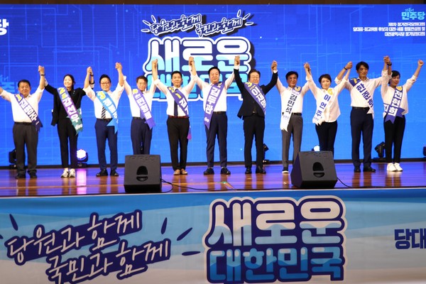 ▲ 더불어민주당 대전·세종 지역 당대표 및 최고위원 선출을 위한 후보자 순회합동연설회가 11일 오후 대전 서구 배재대학교 스포렉스홀에서 열리고 있다. (사진= 민주당 대전시당 제공) /뉴시스