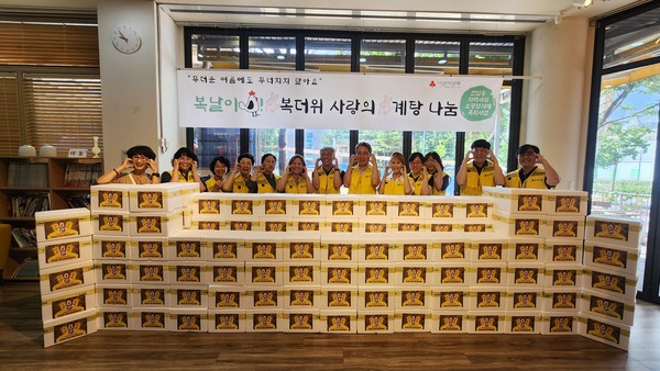 ▲ 안암동 지역사회보장협의체 삼계탕 지원 기념사진.