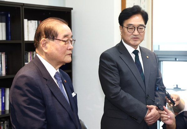 ▲ 이종찬 광복회장 만난 우원식 국회의장. /뉴시스
