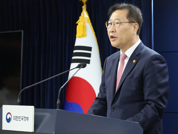 ▲ 박성재 법무부 장관이 13일 오전 서울 종로구 정부서울청사에서 김경수 전 경남도지사, 조윤선 전 문화체육관광부 장관 등이 포함된 광복절 특별사면 관련 브리핑을 하고 있다. /뉴시스